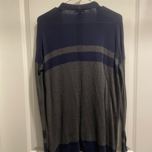 Gap Cardigan. Size Medium. Navy Blue and Dark Gray. - Picture 2 of 3